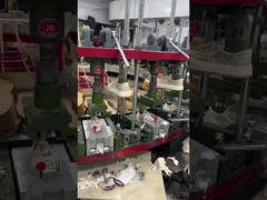 Bei der Herstellung von Freizeit- und Sportschuhen werden intelligente Produktionsgeräte verwendet, um Schuhe herzustellen